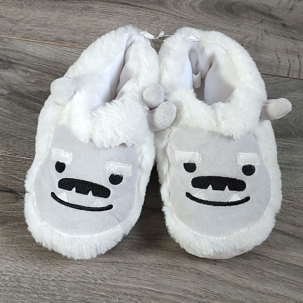 Brand New Old Navy Size Medium Faux Fur Critter Gender Neutral Slippers For Kids